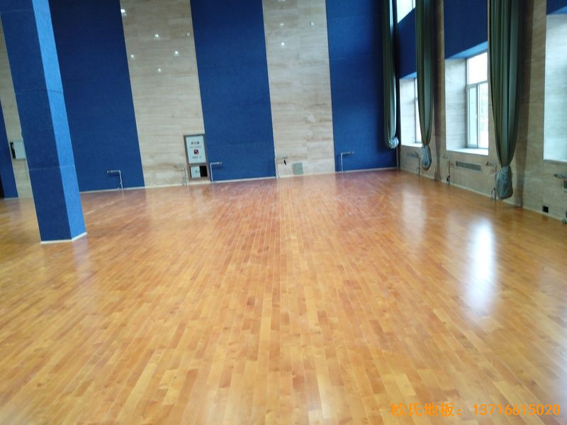 內(nèi)蒙古赤峰中國稅務(wù)總局職工活動(dòng)中心運(yùn)動(dòng)木地板安裝案例