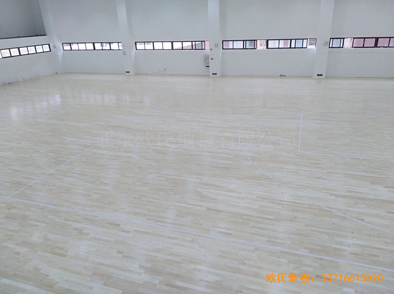 廣州金地香山湖小學(xué)籃球館運(yùn)動木地板施工案例1
