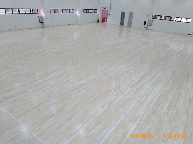 廣州金地香山湖小學(xué)籃球館運(yùn)動木地板施工案例2