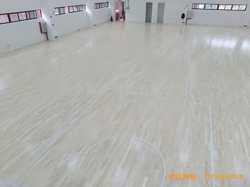 廣州金地香山湖小學(xué)籃球館運(yùn)動木地板施工案例3