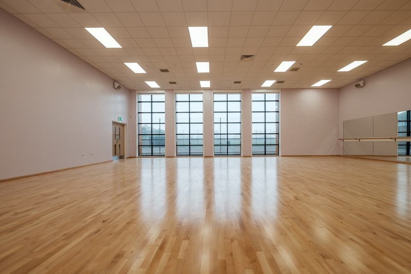 小學(xué)俄勒岡松舞臺(tái)體育場館地板施工隊(duì)3