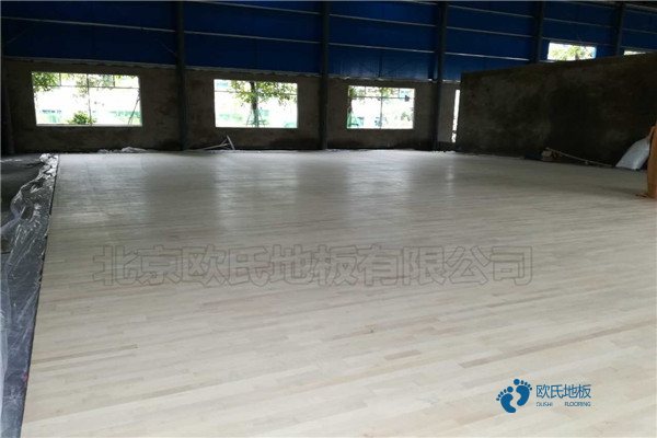 學(xué)?；@球場(chǎng)館木地板生產(chǎn)工藝2
