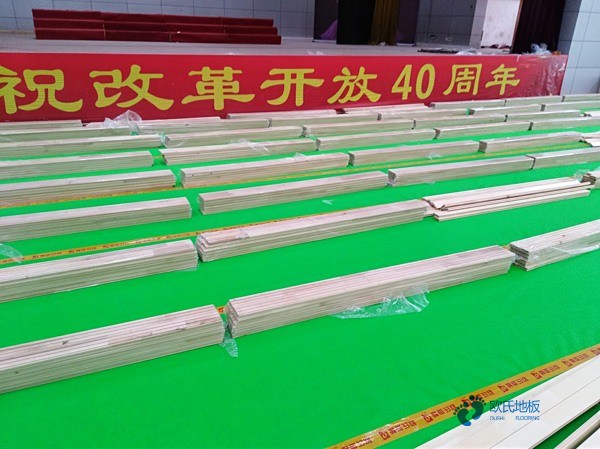 較好的運(yùn)動籃球木地板每平方價格